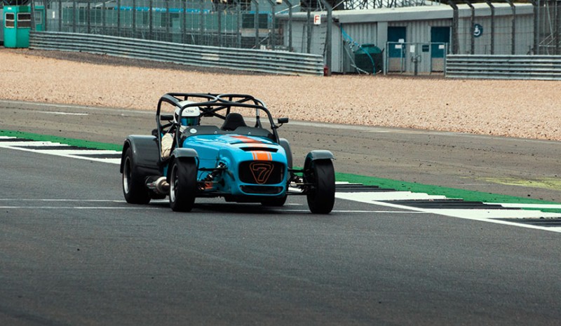 caterham620track.jpg